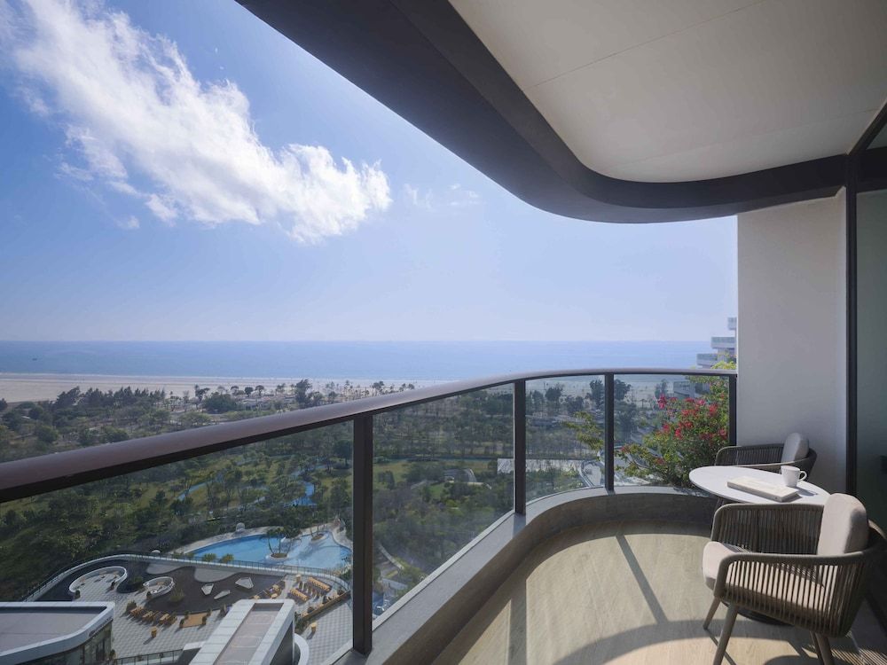 Beihai Marriott Resort Premier Room, 2 Double Beds, Balcony, Ocean View 3