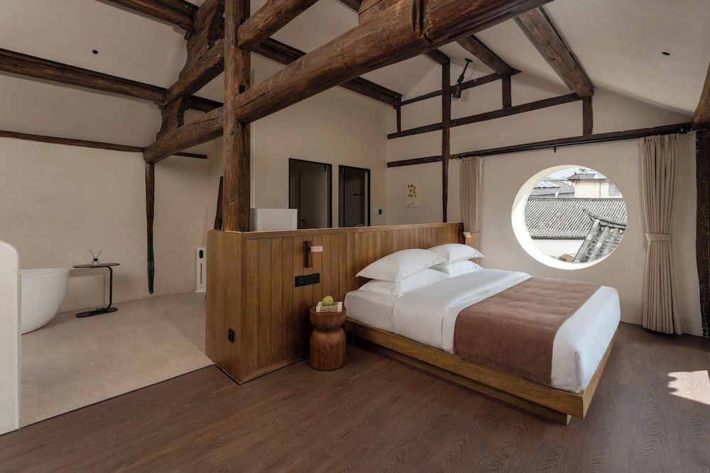 Dali City Shijing Boutique Homestay Deluxe Single Room, 1 King Bed, Private Bathroom, Garden View 2