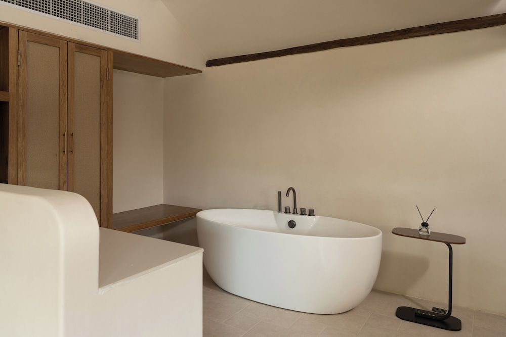 Dali City Shijing Boutique Homestay Deluxe Single Room, 1 King Bed, Private Bathroom, Garden View 7