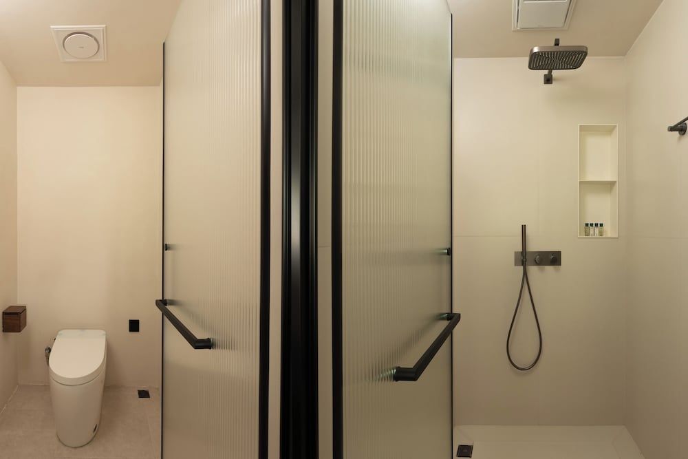 Dali City Shijing Boutique Homestay Deluxe Single Room, 1 King Bed, Private Bathroom, Garden View 8