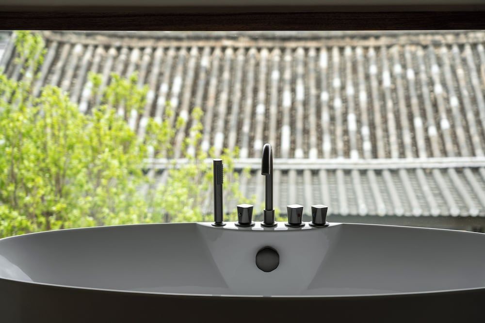 Dali City Shijing Boutique Homestay Classic Single Room, 1 King Bed, Private Bathroom, Garden View 6