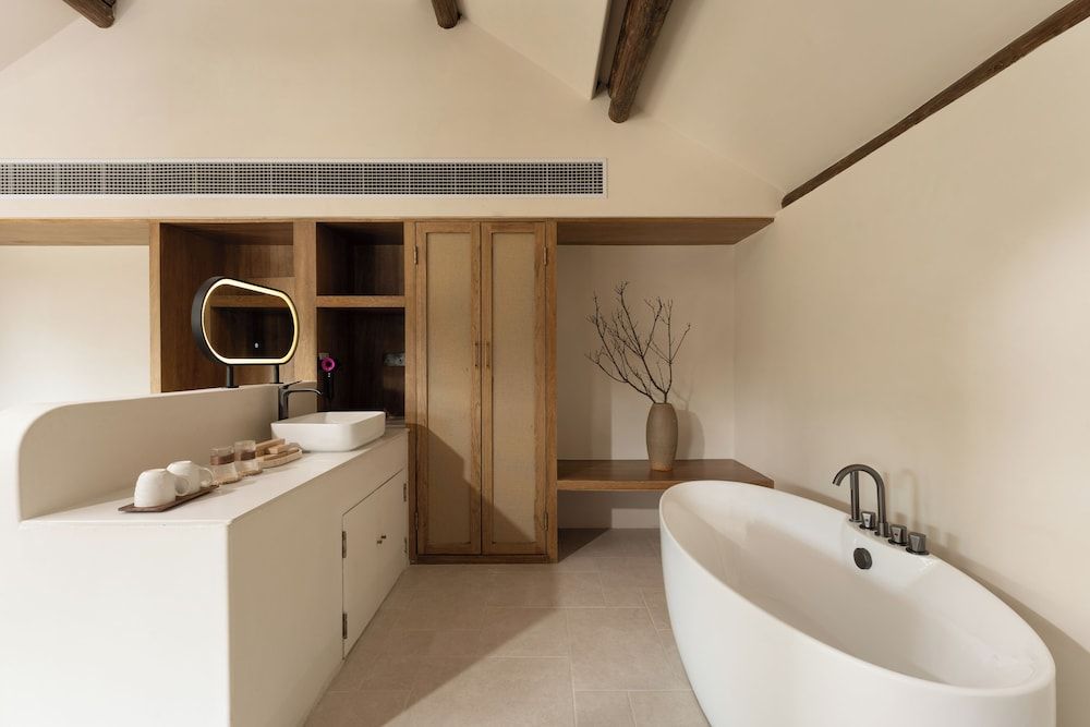 Dali City Shijing Boutique Homestay Deluxe Single Room, 1 King Bed, Private Bathroom, Garden View 9