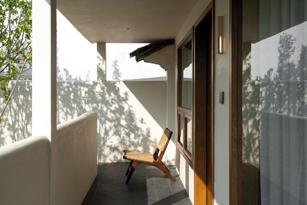 Dali City Shijing Boutique Homestay Deluxe Single Room, 1 King Bed, Private Bathroom, Garden View 5