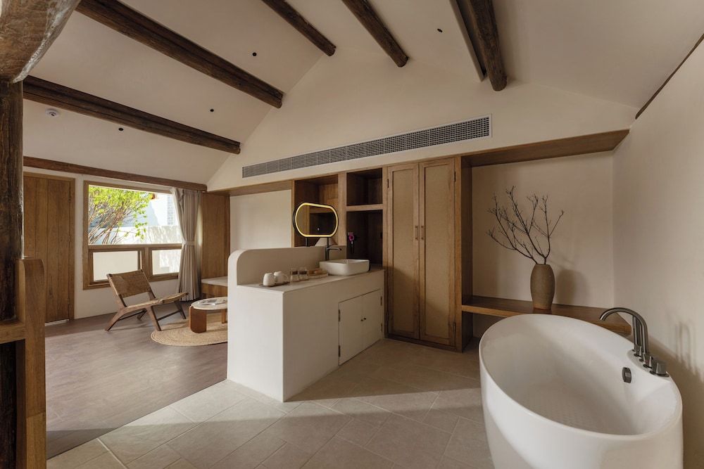 Dali City Shijing Boutique Homestay Deluxe Single Room, 1 King Bed, Private Bathroom, Garden View 11