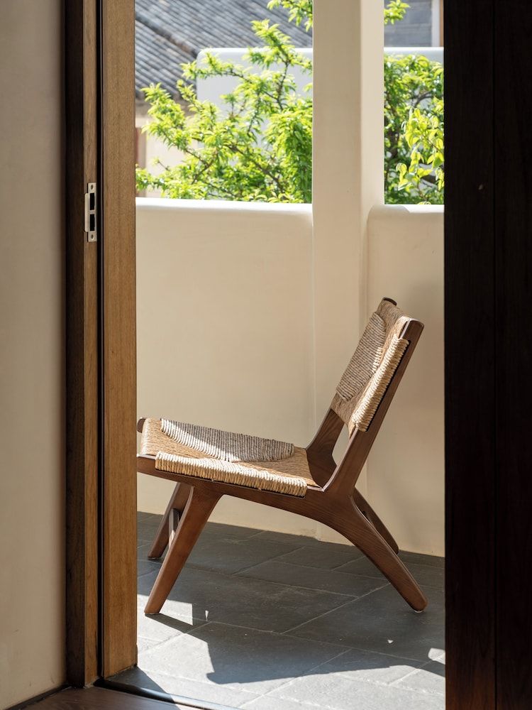 Dali City Shijing Boutique Homestay Deluxe Single Room, 1 King Bed, Private Bathroom, Garden View 6