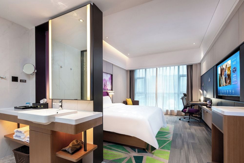 Comfort Single Room, 1 Queen Bed, Private Bathroom, City View