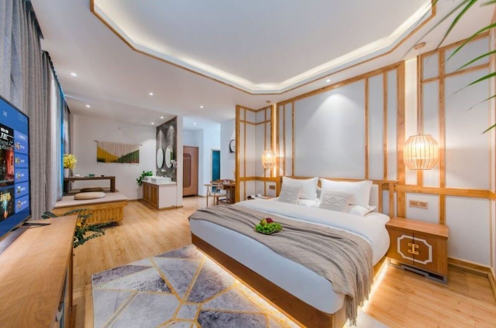 Luxury Suite, City View