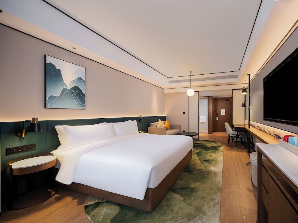 Hilton Garden Inn Zhangjiajie Wulingyuan Room, 1 King Bed, Accessible 2