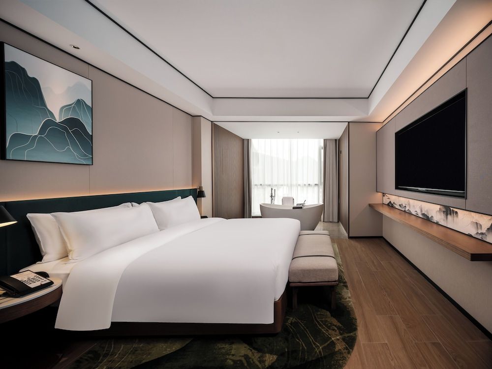 Hilton Garden Inn Zhangjiajie Wulingyuan Family Suite, 1 King Bed 2