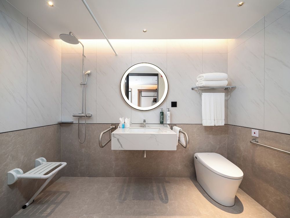 Hilton Garden Inn Zhangjiajie Wulingyuan Room, 1 King Bed, Accessible 4