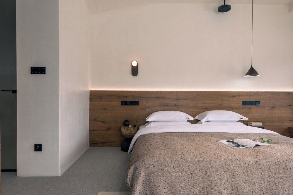 Wild Persimmon Warm Soup Homestay Luxury Double Room, 1 King Bed, Patio, Hill View 5