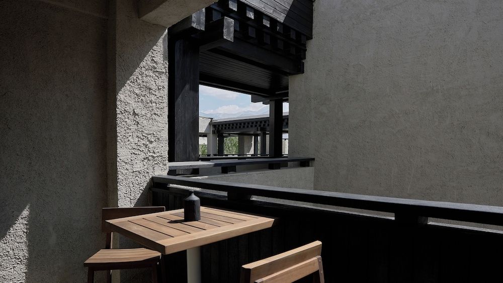 Arro Khampa Lhasa Comfort Double Room, 1 King Bed, Non Smoking, Mountain View 4