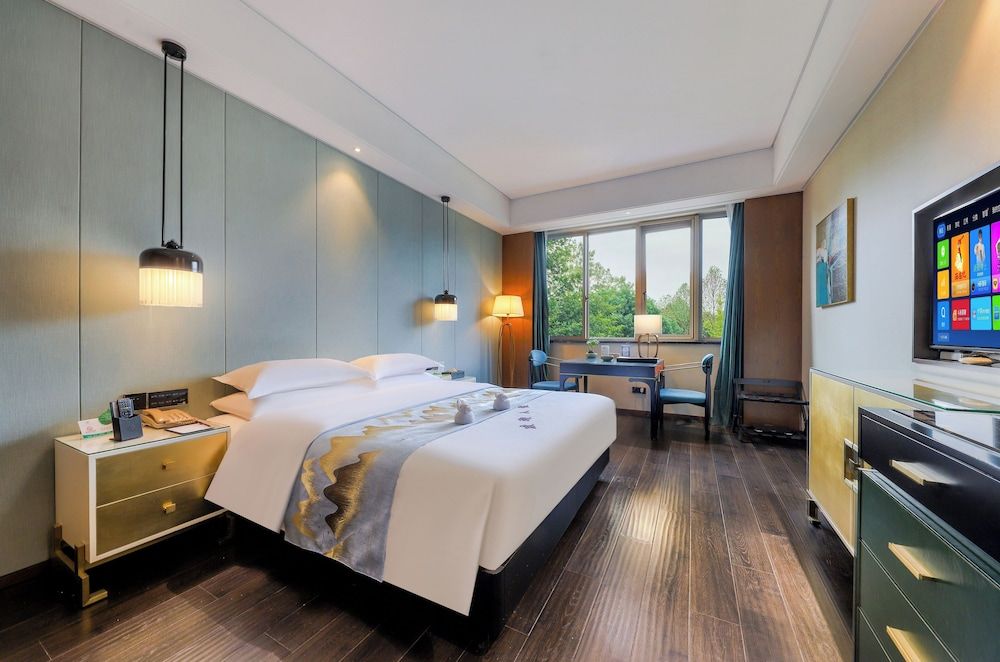 Longquan Jinsha Hotspring Hotel Comfort Double Room, City View 2