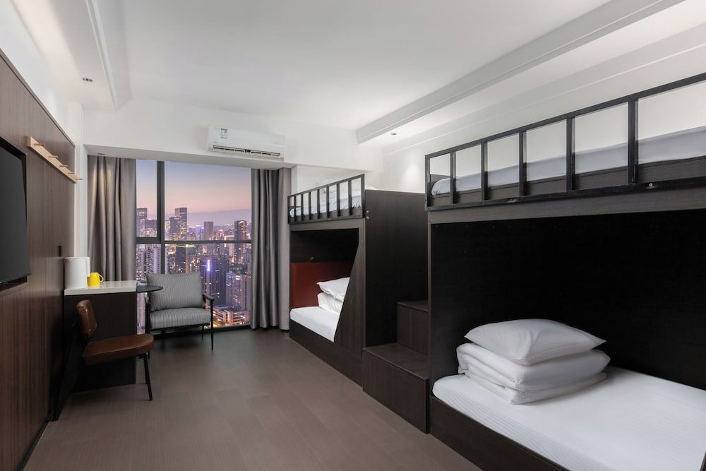 Mcsrh Hotel -Chengdu Jiuyanqiao Basic Quadruple Room, City View