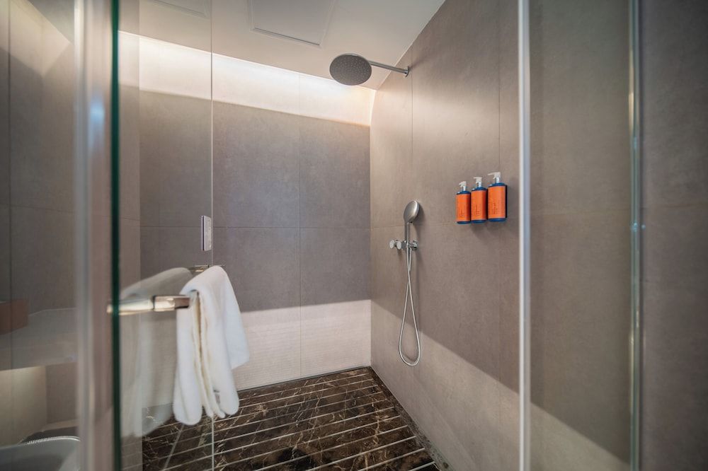 One Gem Hotel Signature Triple Room, Multiple Beds, City View 9