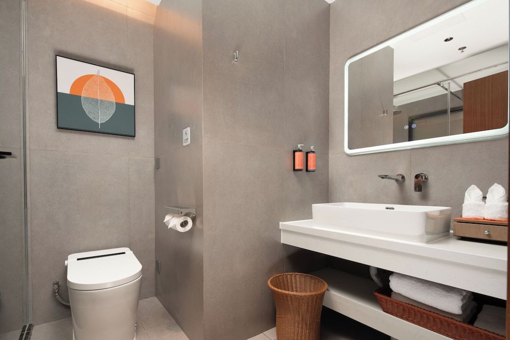 One Gem Hotel Grand Double Room, 1 King Bed, City View 8