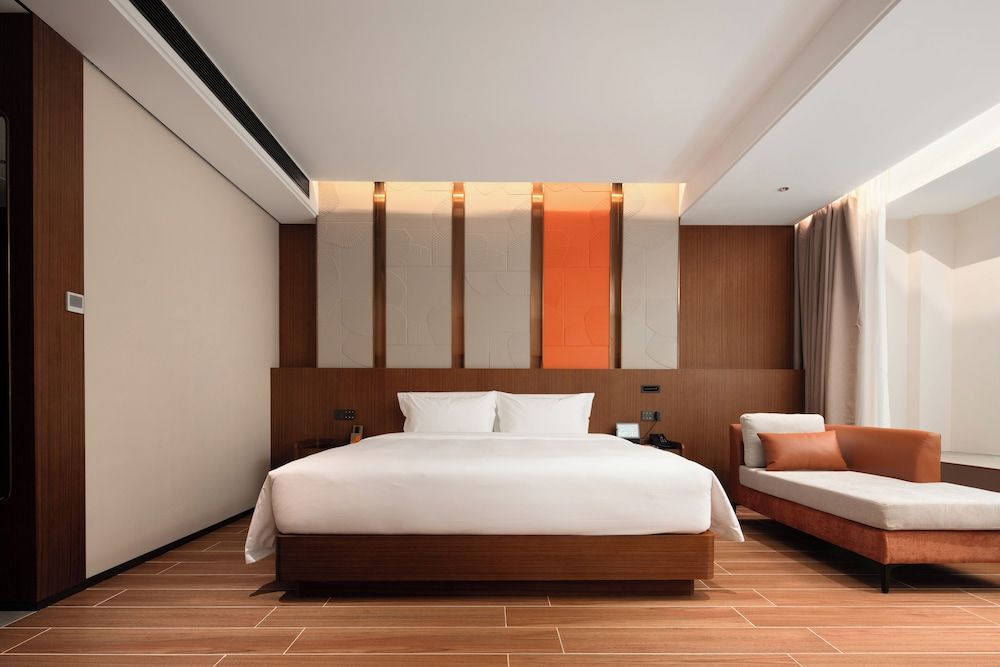 One Gem Hotel Grand Double Room, 1 King Bed, City View 7