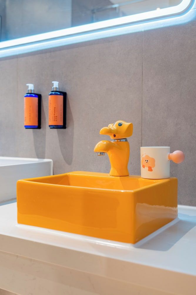 One Gem Hotel Signature Triple Room, Multiple Beds, City View 8