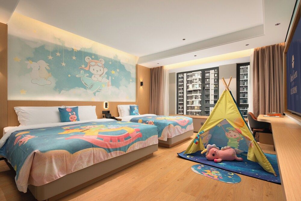 One Gem Hotel Signature Triple Room, Multiple Beds, City View 6