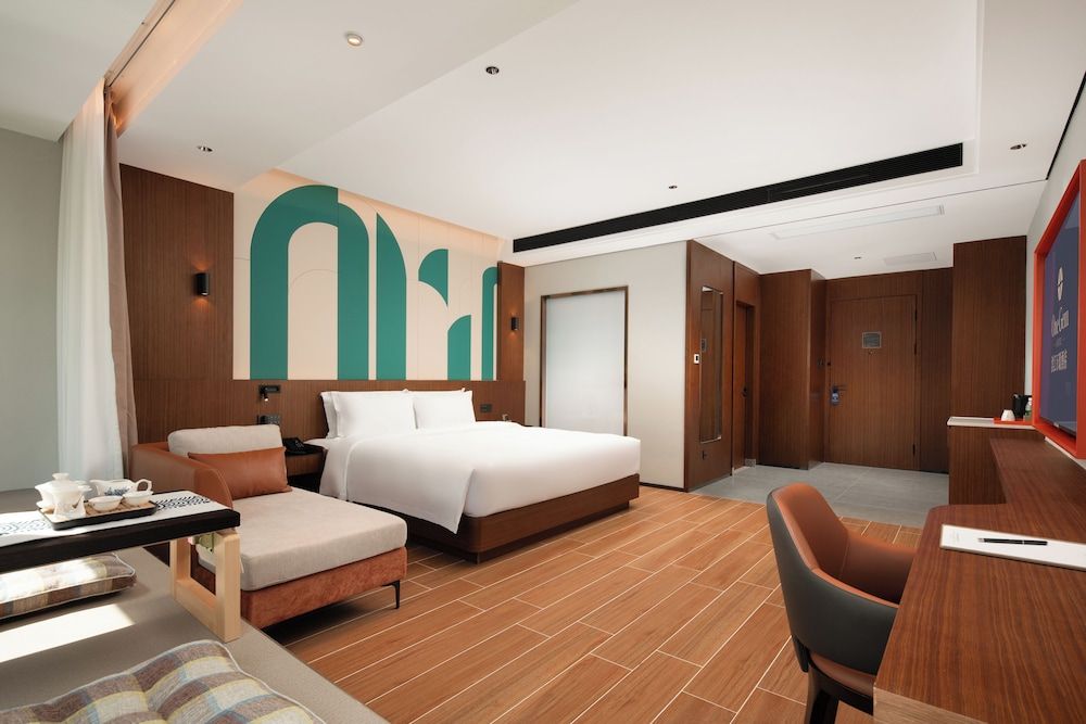 One Gem Hotel Grand Double Room, 1 King Bed, City View 2