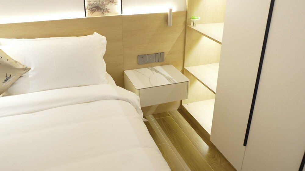 Unicorn Rocket Resort Signature Mobile Home, 1 King Bed with Sofa bed 8