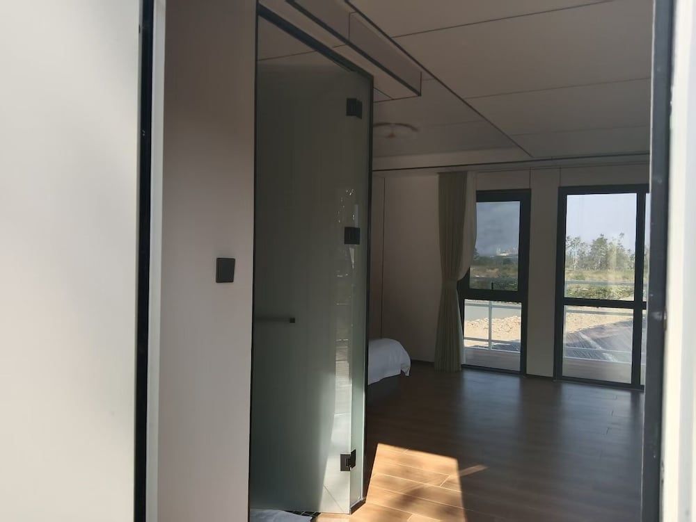 Unicorn Rocket Resort Signature Tent, Ocean View 5