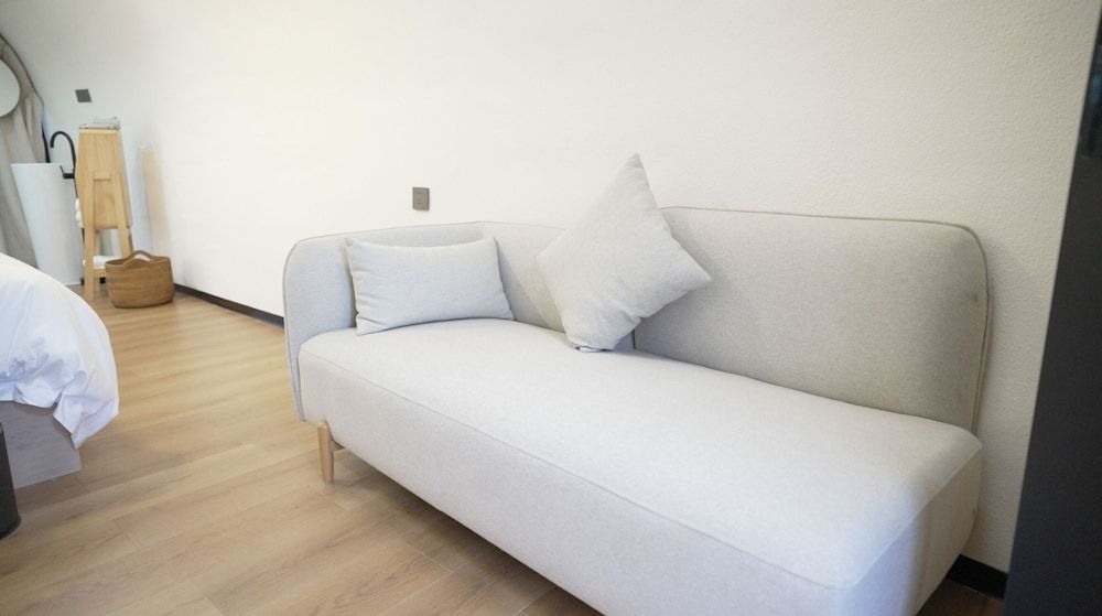 Unicorn Rocket Resort Signature House 10