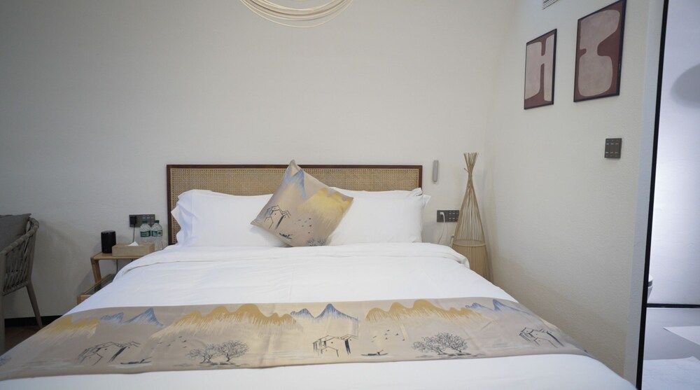 Unicorn Rocket Resort Signature House 2