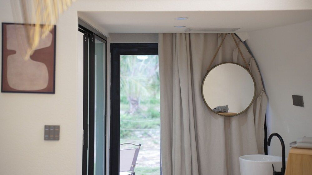 Unicorn Rocket Resort Signature House 9