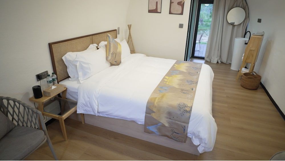 Unicorn Rocket Resort Signature House