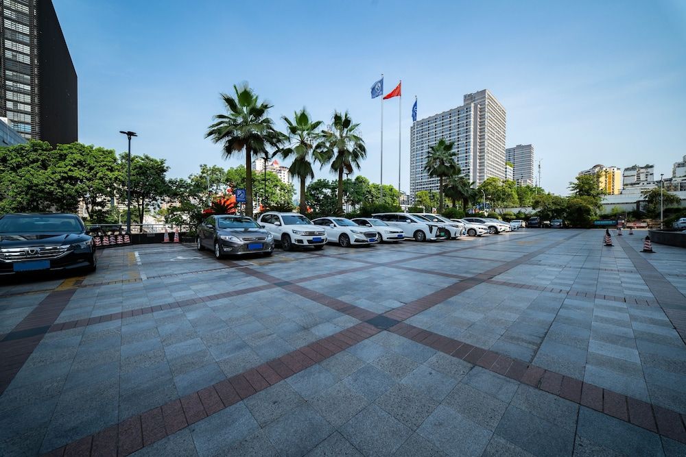Wheelchair-accessible van parking