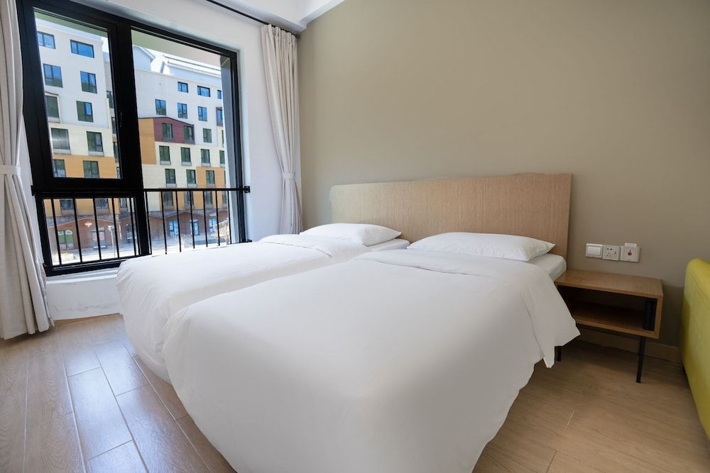 Prince Hotel By Secret Garden Apartment, 2 Twin Beds