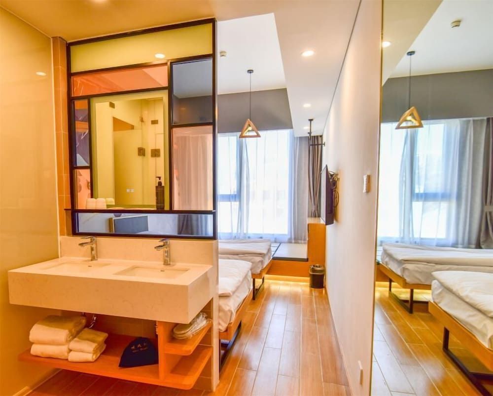 Prince Hotel By Secret Garden Deluxe Twin Room, 2 Twin Beds 2