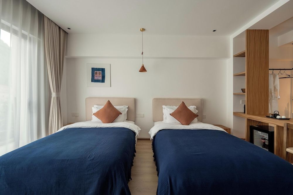 Senior Twin Room, Balcony, City View