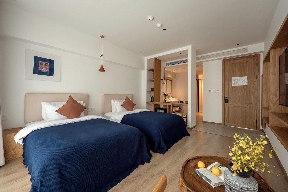 Senior Twin Room, Balcony, City View
