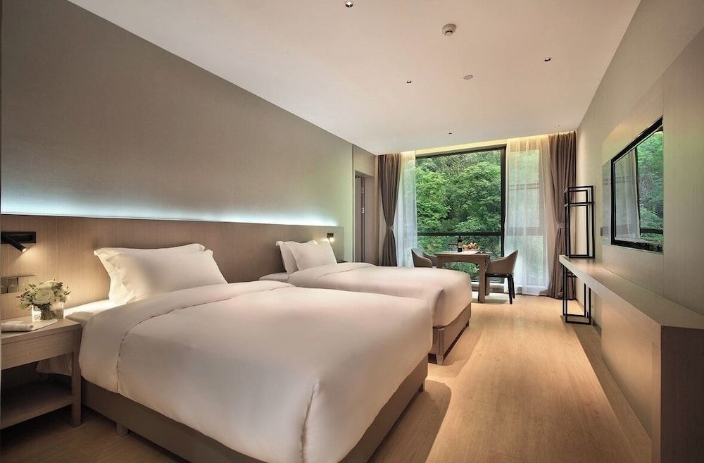 Luxury Suite, Balcony, Hill View