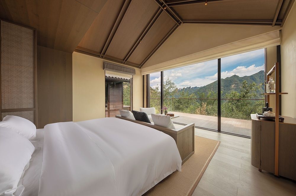 Signature Suite