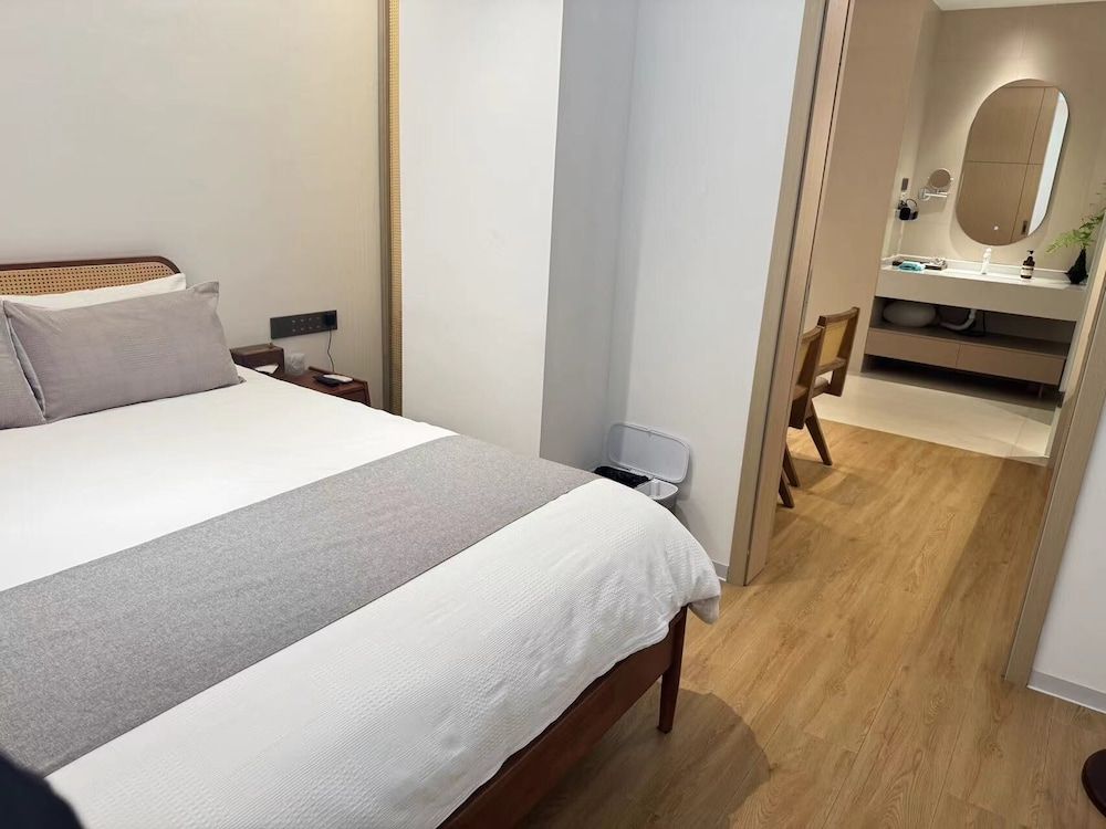 Superior Double Room, Canal View