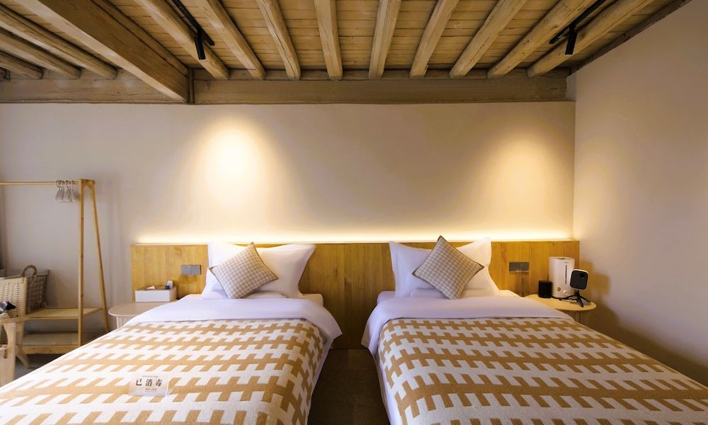 Jinghua Inn Classic Twin Room, Garden View