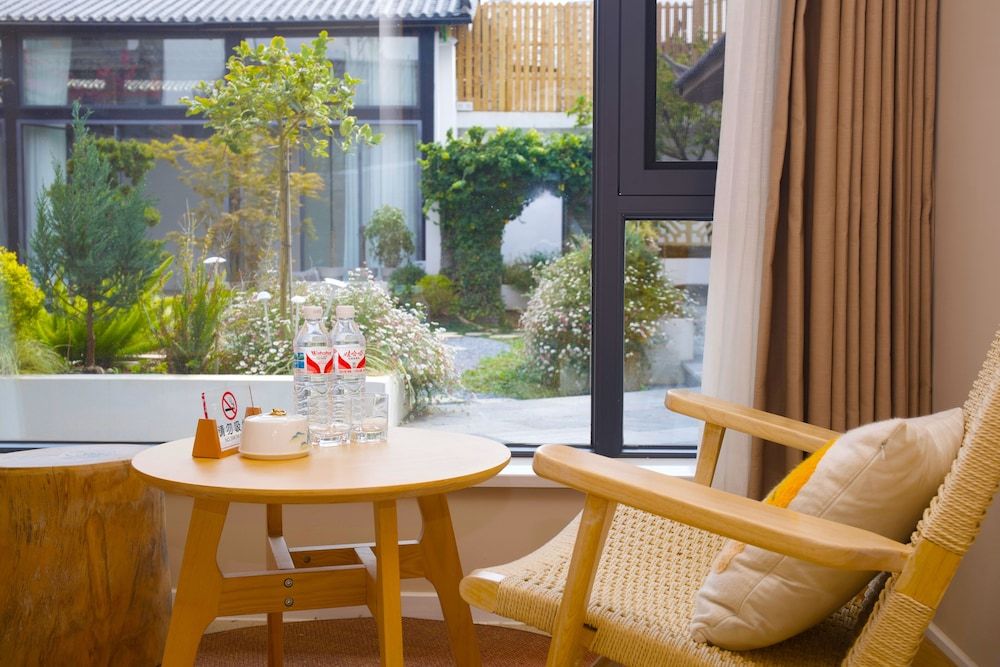 Jinghua Inn Deluxe Double Room, Courtyard View 3