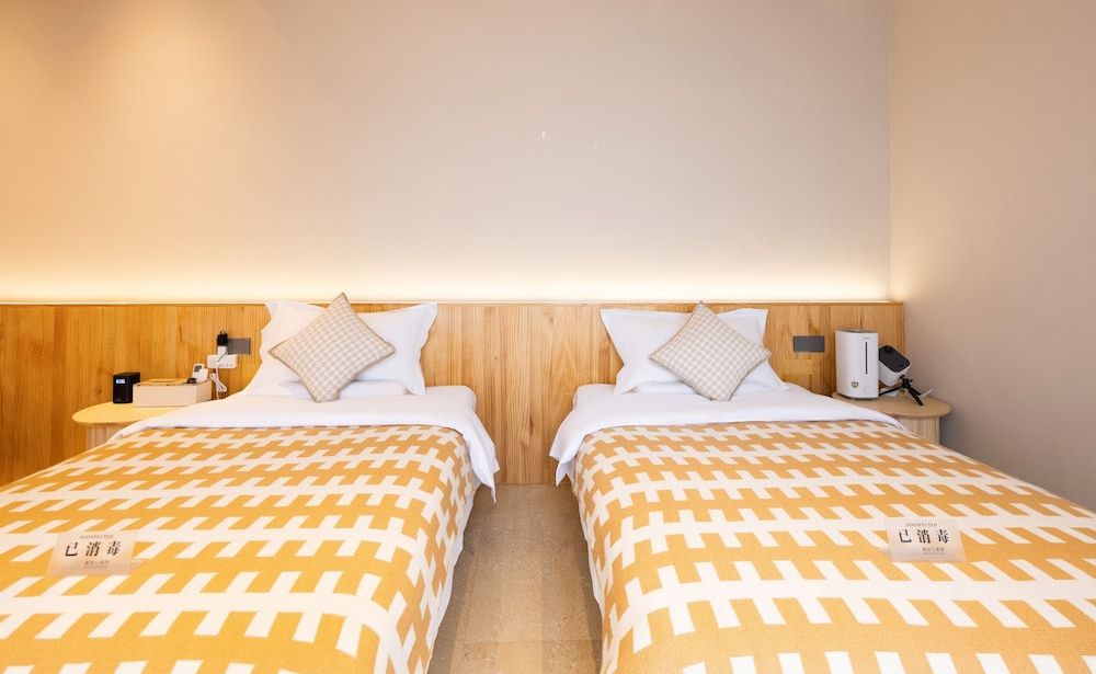 Jinghua Inn Superior Twin Room, Courtyard View