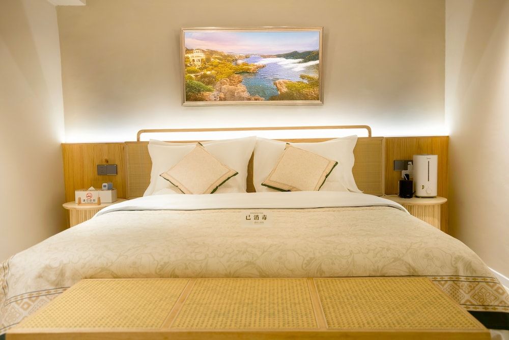 Jinghua Inn Deluxe Double Room, Courtyard View