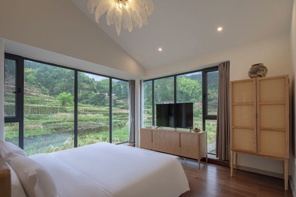 Elite Double Room, Lanai, Mountain View