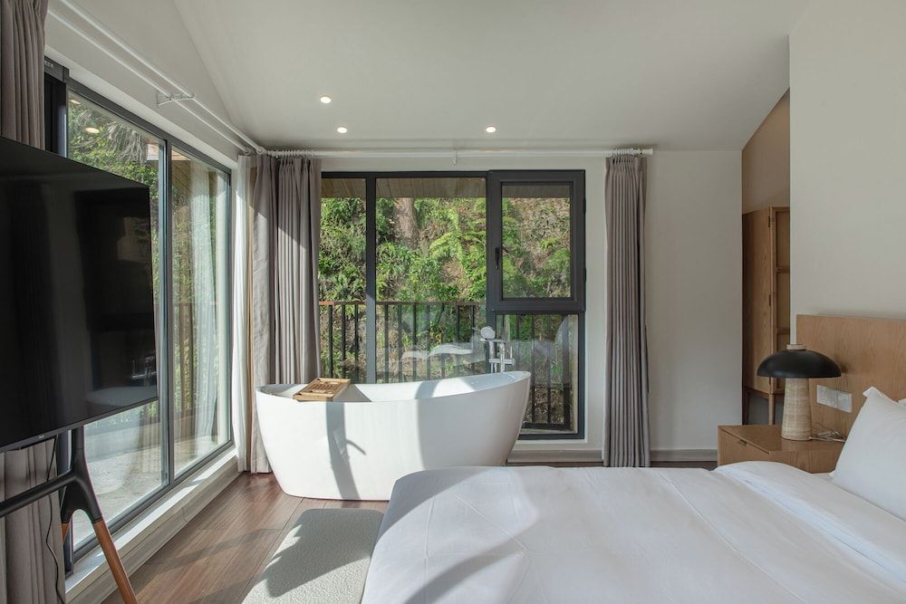 JinSpecial Gaotian Grand Double Room, Balcony, Mountain View 2
