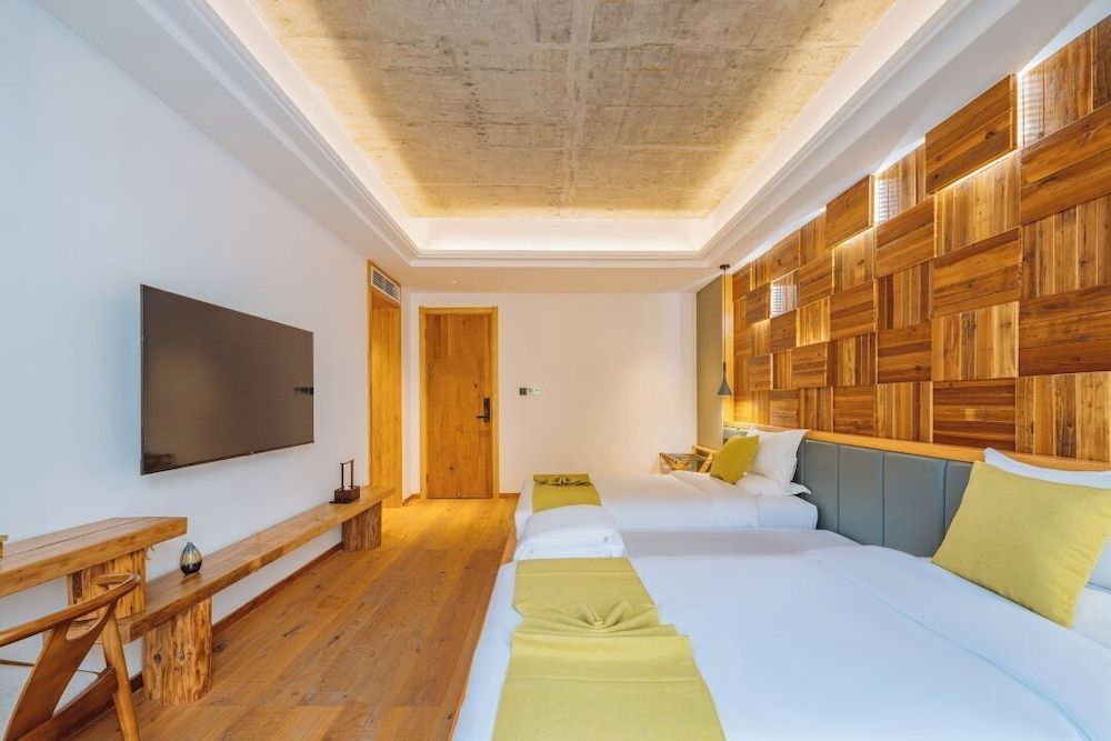 Premier Twin Room, Patio, Hill View