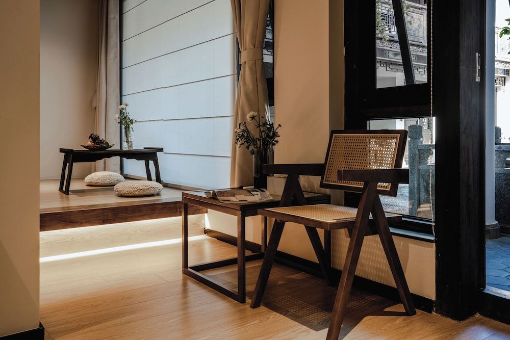 Wenshuo Hotel Family Twin Room, Courtyard View 7