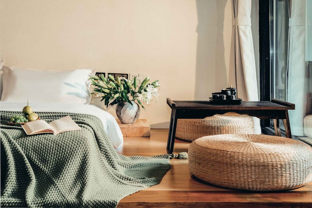 Wenshuo Hotel Family Twin Room, Courtyard View 9