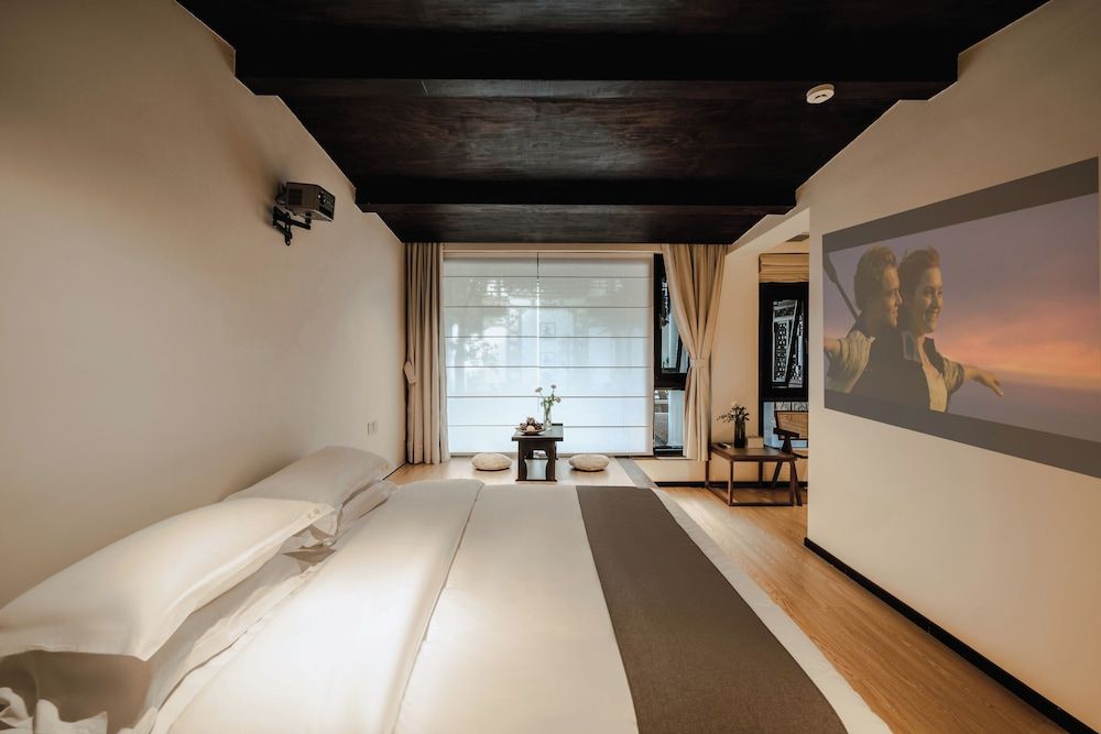 Wenshuo Hotel Family Twin Room, Courtyard View 8