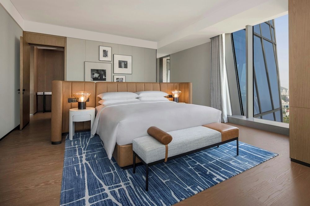 Club Studio Suite, 1 King Bed, Balcony