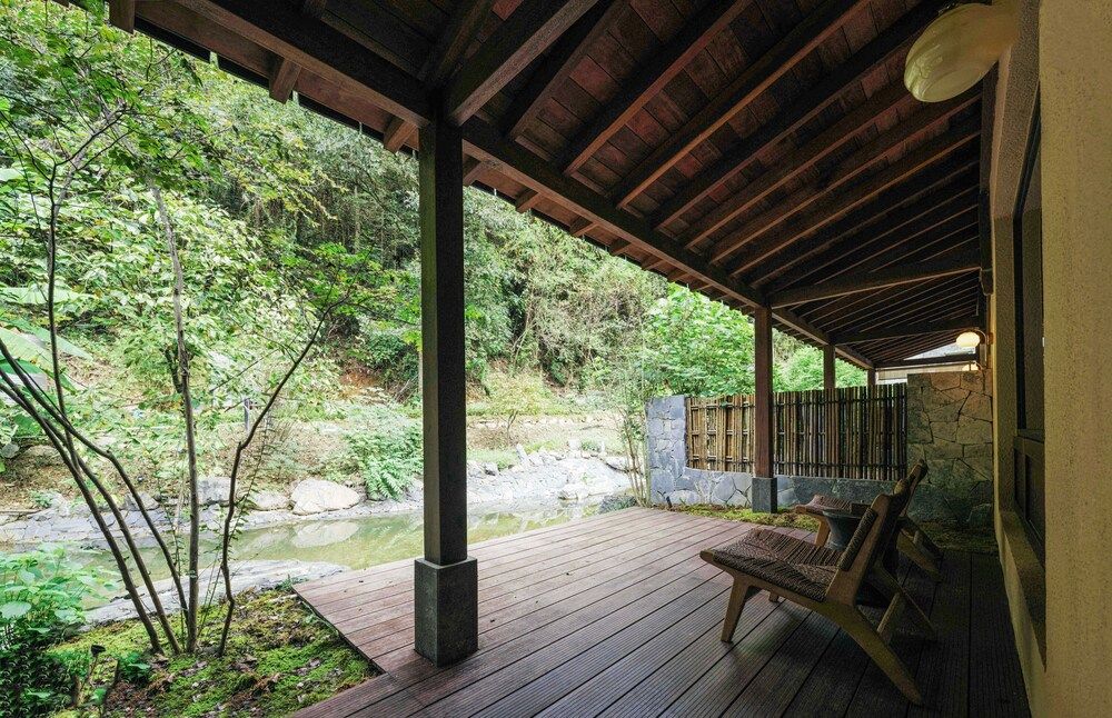 Jingdezhen Xingshan Shiwai Dongliyuan Deluxe Double Room, 1 Queen Bed, Mountain View 5